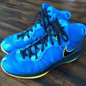 LeBron 8 V/2 Entourage - size 12